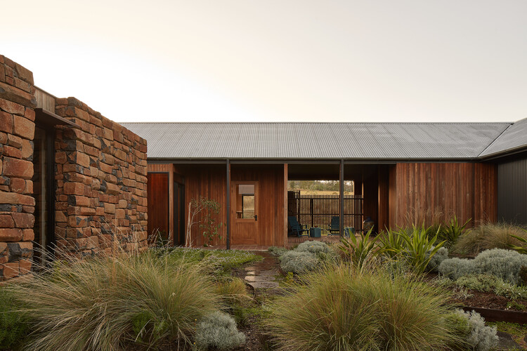 House in the Dry / MRTN Architects - Exterior Photography, Windows, Facade