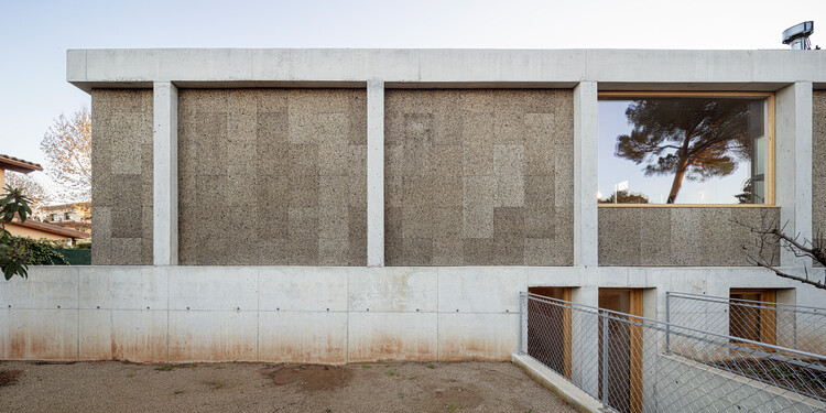 House MM / Alventosa Morell Arquitectes - Exterior Photography, Brick, Facade, Concrete, Windows