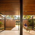 Jabuticaba House / Fernanda Marques Arquitetura - Interior Photography, Facade, Beam, Deck