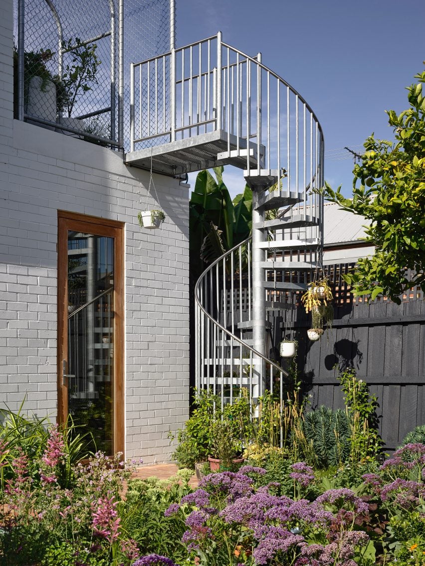 Garden space and spiral staircase in garden of Melbourne house by Austin Maynard Architects