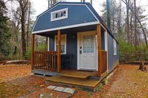 Woman Gains Financial Freedom by Living in Backyard Tiny Home and Renting Out Main House [Interview]