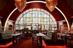 Newly Opened Parisian Restaurant Captures the Glamour of the Roaring 20s