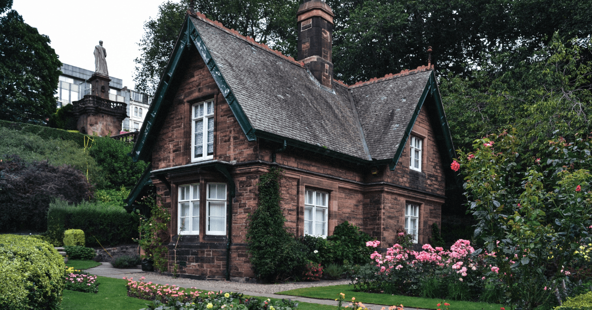 Cottagecore house with a very colorful garden.