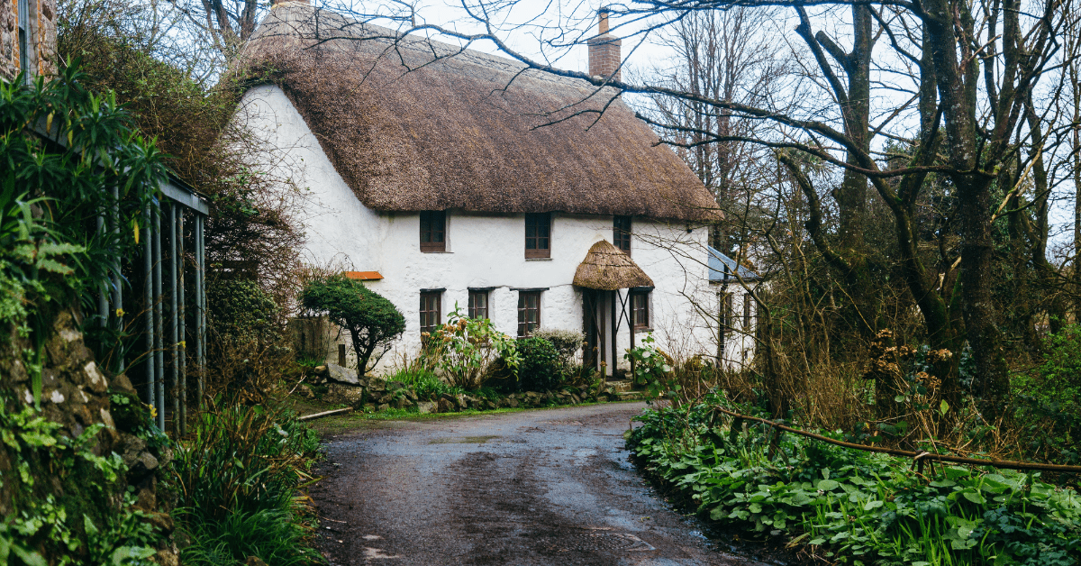 Cottagecore house with lots of greenery.