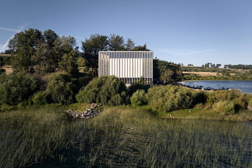 Rectilinear theatre by Nicolás Norero, Leonardo Quinteros and Tomás Villalón