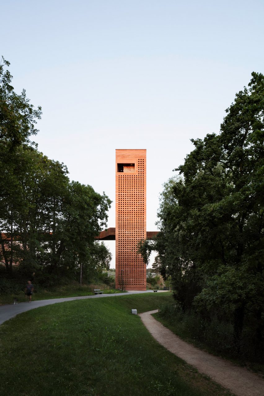 Mono Architekten top carpark with public park in Germany