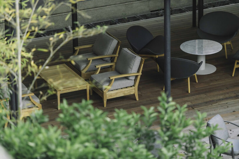 Overhead angled view of The Hotel Seiryu Kyoto Kiyomizu's covered outdoor dining area