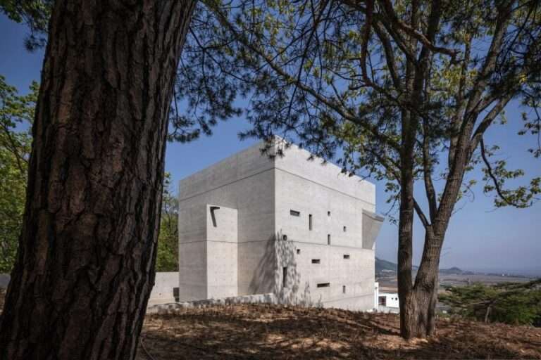 Atelier KOMA creates concrete chapel to offer “separation from the secular world”