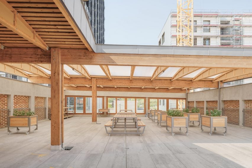 Rooftop playground at the Eugenie Brazier school in Lyon