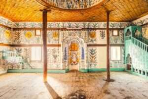 Photographer Documents Turkey's Decadent Abandoned Mosques