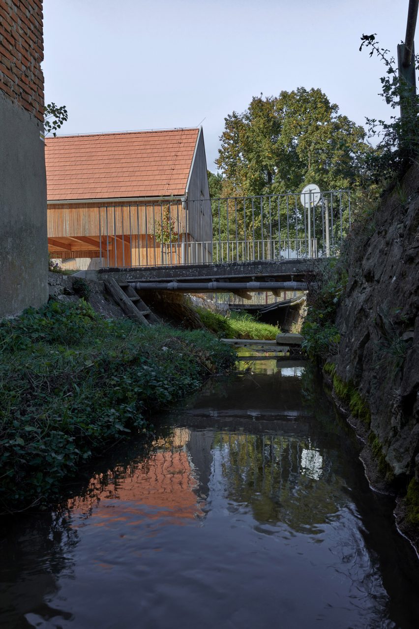 Side profile of New House with Old Mill by RDTH Architekti