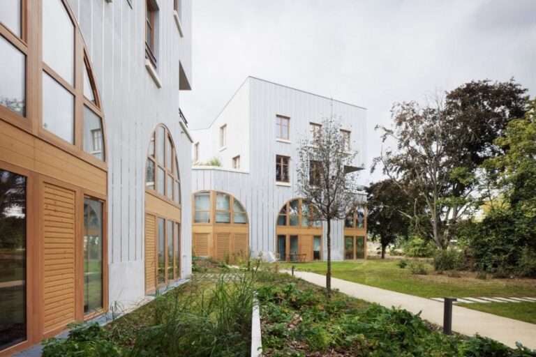 SOA Architectes completes “eclectic” social housing in Parisian park