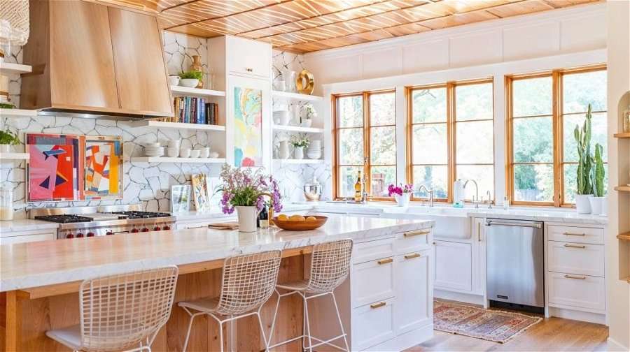 How to decorate your kitchen island - expert tips from Decorilla