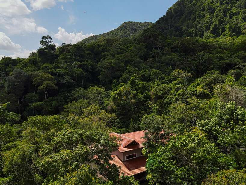 secluded casa sótão provides multi-level views to the lush brazilian landscape