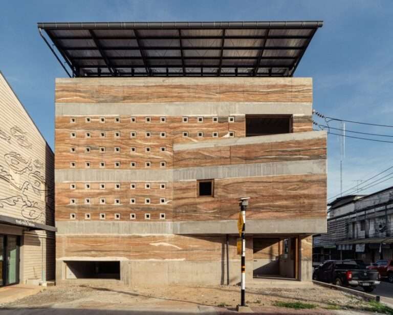 “Shifting shades” of rammed earth define Thai community building by Suphasidh Architects