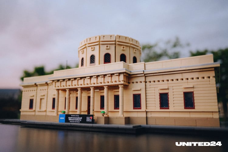Mykolaiv Astronomical Observatory in Ukraine made with Lego Bricks
