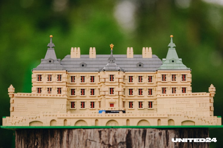 Pidhirtsi Castle in Ukraine made with Lego Bricks