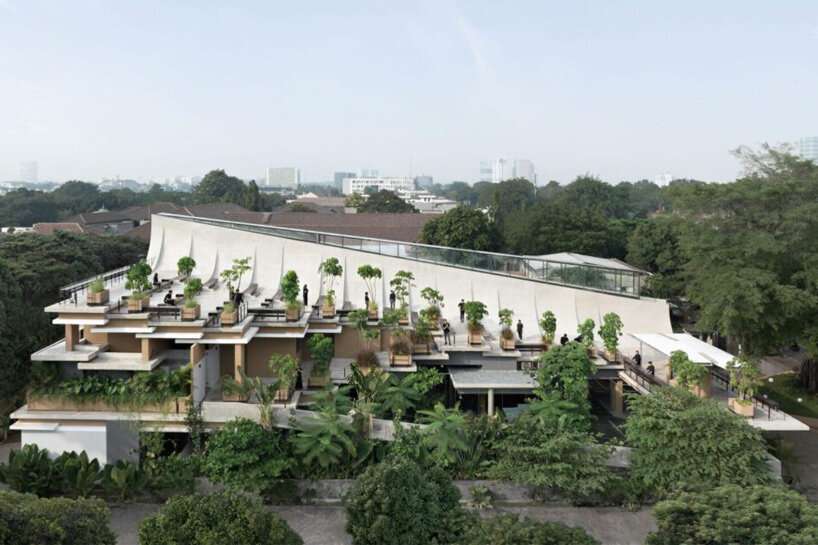 RAD+ar blends multi-leveled commercial garden into indonesia’s tropical landscape