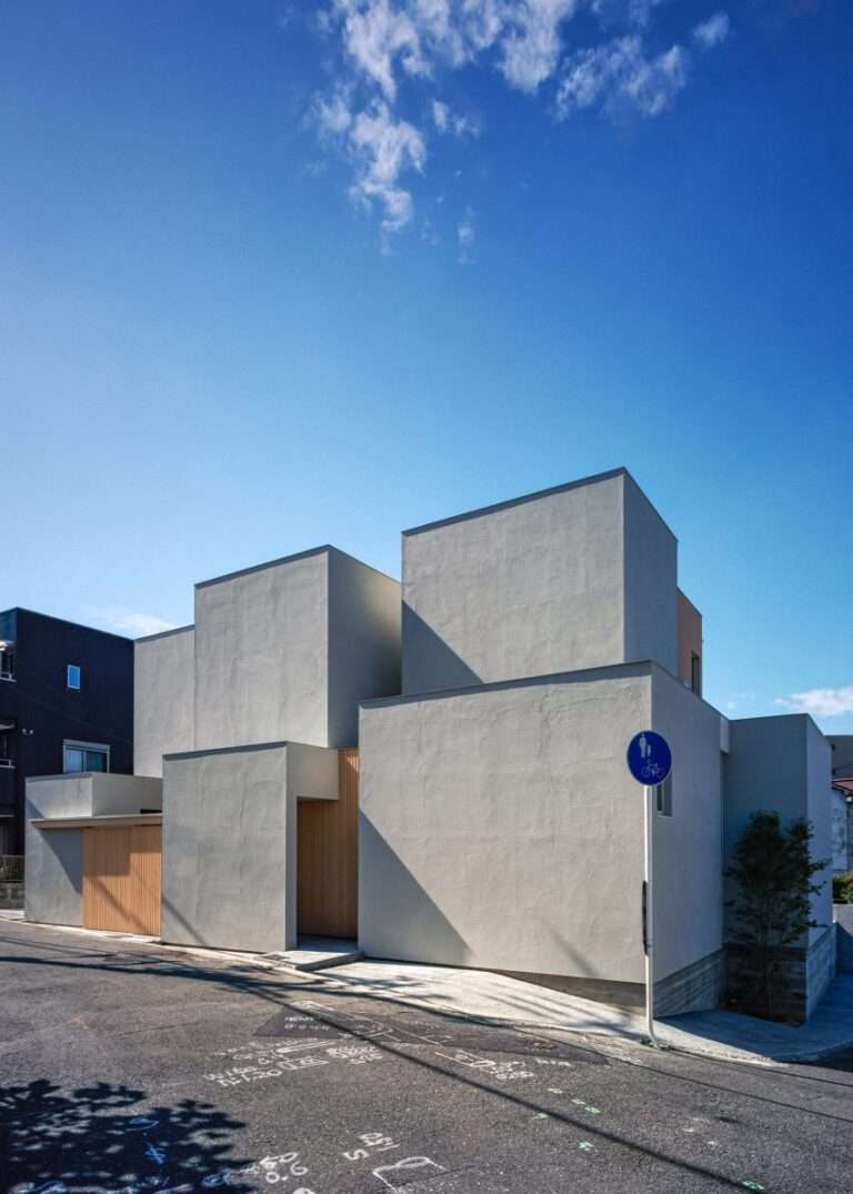 FujiwaraMuro Architects overlaps concrete boxes to form Osaka house