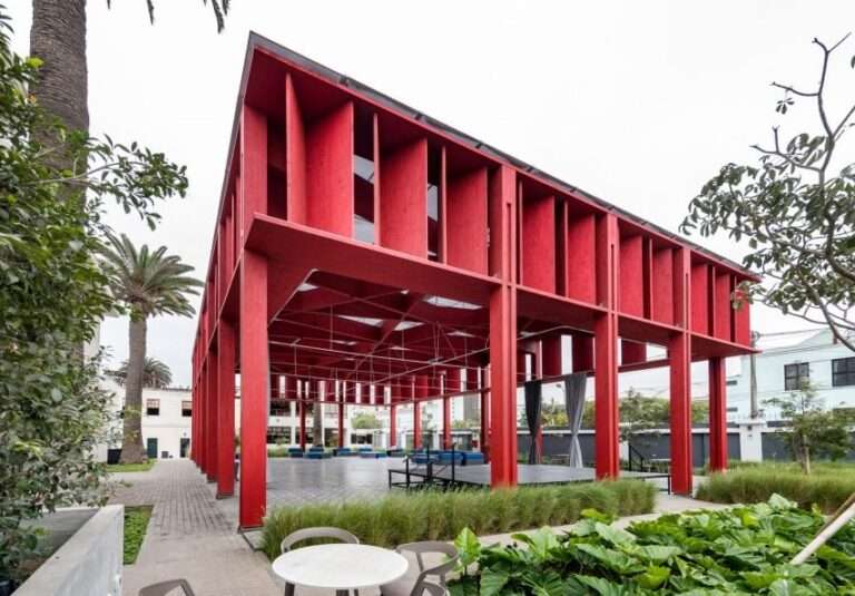 K+M Arquitectura y Urbanismo slots red pergola behind cultural association