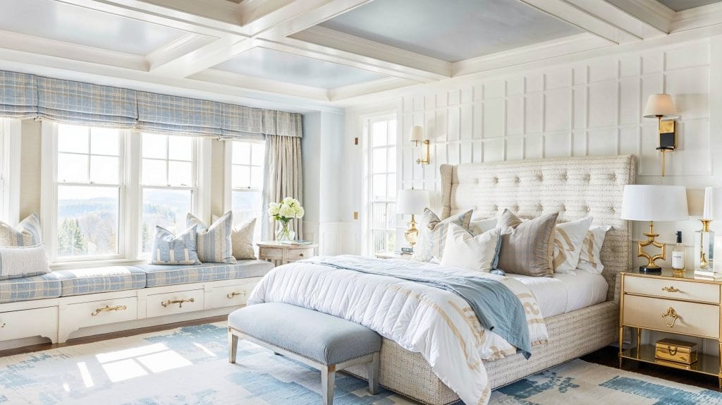 Glamorous bedroom with wall molding designs by DECORILLA