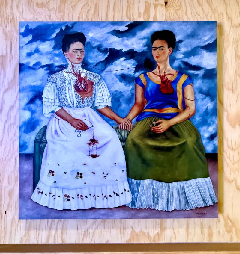 "Las dos Fridas" painting at Museo Frida Kahlo