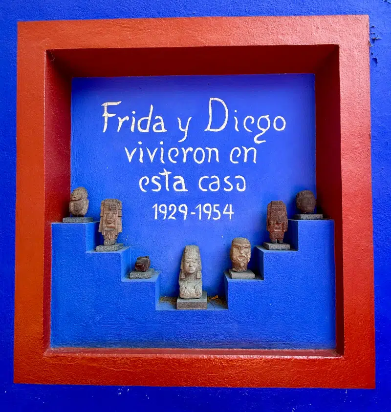 "Frida and Diego lived in this house 1929-1954" legend at Museo Frida Kahlo.