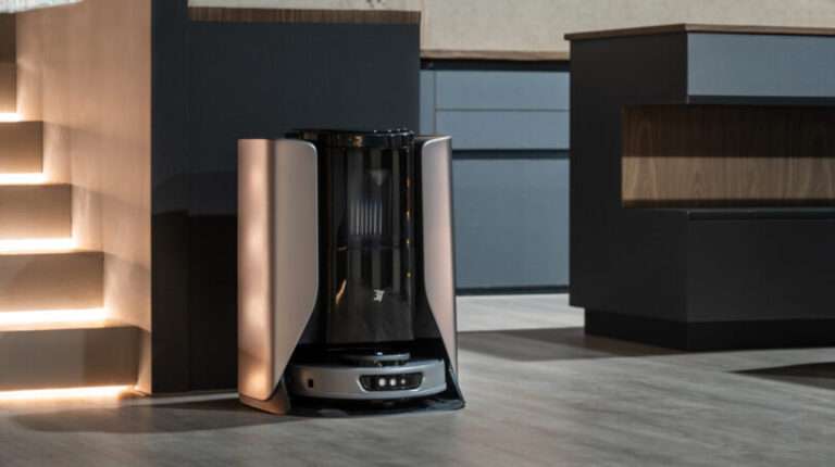 Robotic Vacuum Replenishes Its Water Tank Using Air Moisture