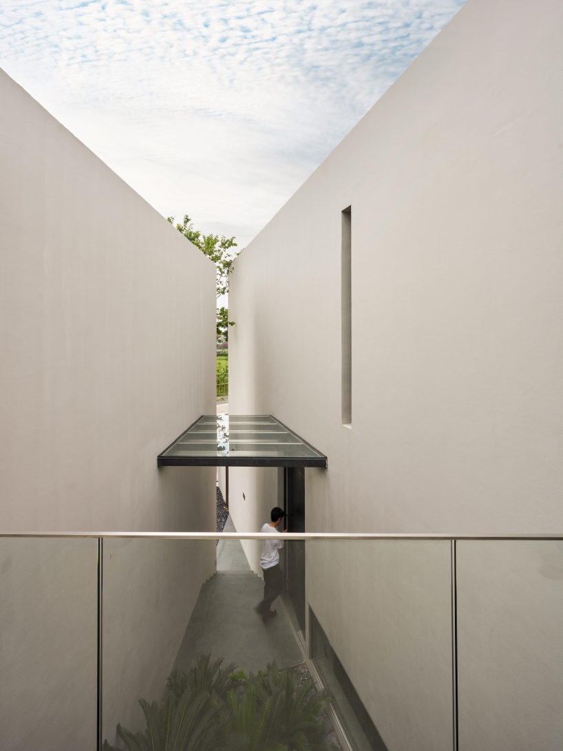 tattoo atelier and residence merge within angular casa T sculpted by SSAA in bangkok