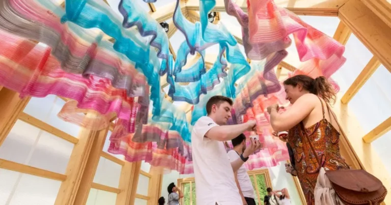 3D-Printed Recycled Plastic Swirls Around the Interior of an Experimental Gelateria