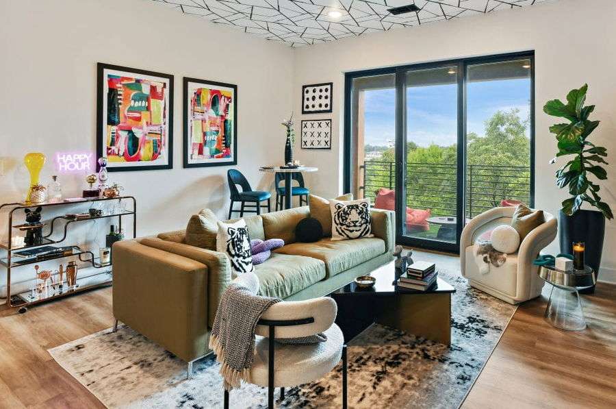 eclectic reading room design by Decorilla designer, Marve M. 