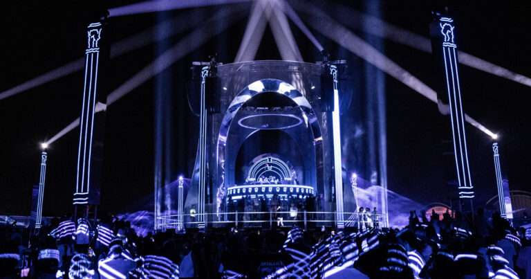 Italian Sound Festival Fuses History With Electronic Music To Recreate an Electrifying Arch on Stage