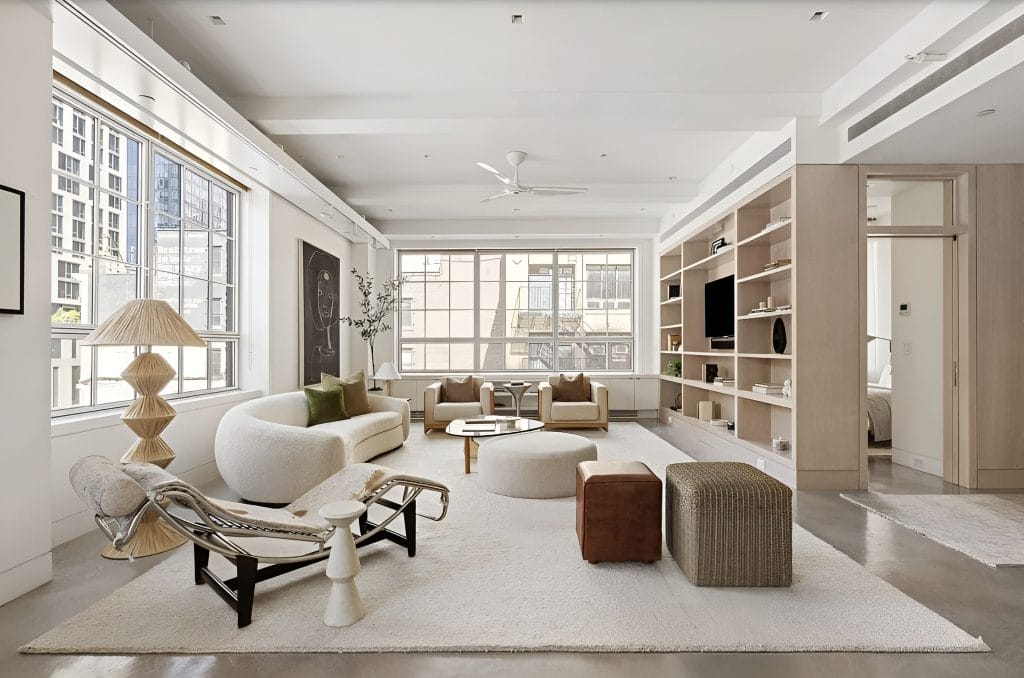 Organic modern living room by Leanna S., one of the top Decorilla's Madrid interior designers