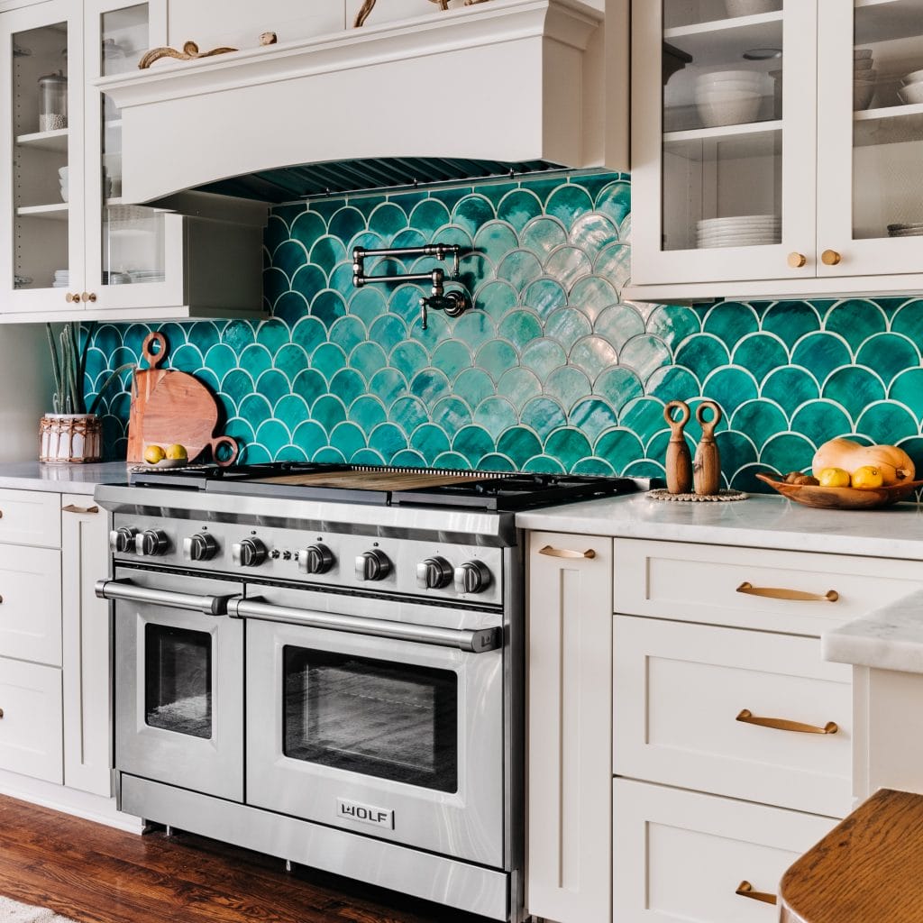 Kitchen by Decorilla designer Maja E. with a backsplash nodding to British home interiors