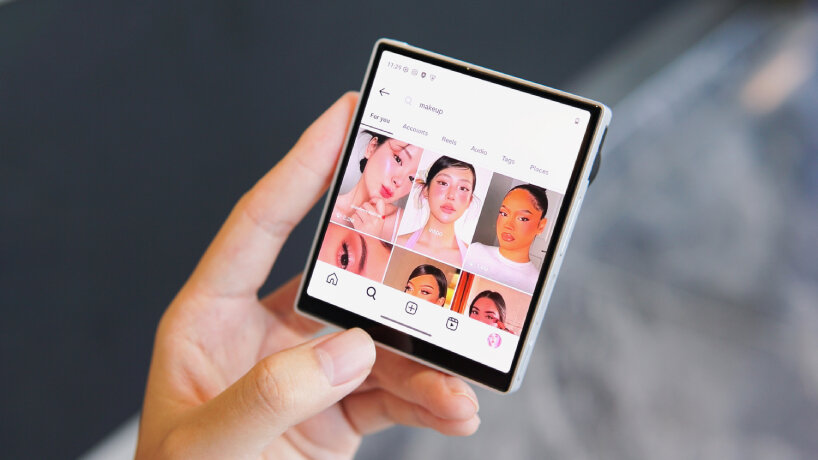 mindone card-sized smartphone