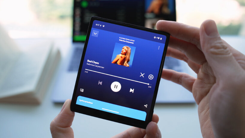 mindone card-sized smartphone