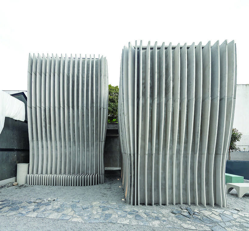 jgstudio transforms public bathroom into undulating concrete installation in ecuador