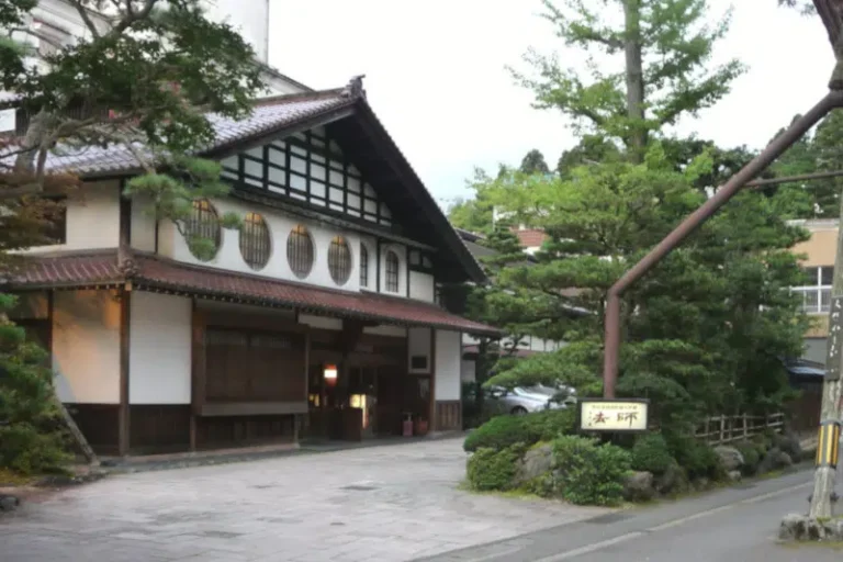 Short Doc Takes Us Inside a 1,300-Year-Old Hotel Run by Same Family for 46 Generations in Japan