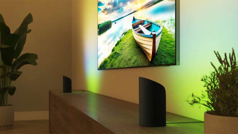 The Philips Hue Play Bathes Your Walls in Cool Lighting Effects