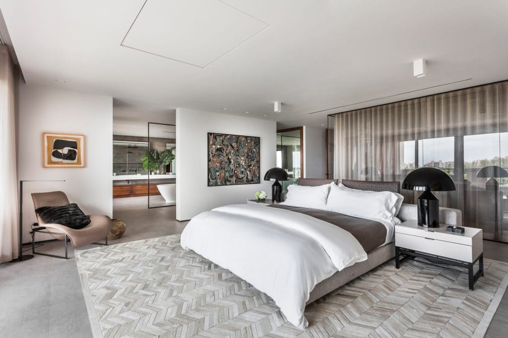 Modern 2026 bedroom trends by DECORILLA designer, Desiree V.