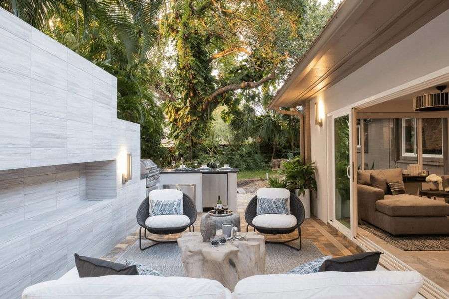 Modern organic patio by Decorilla designer, Stella P.