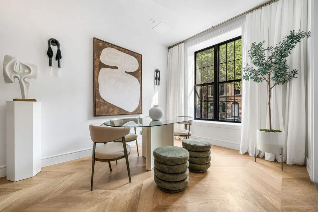 Table trends 2026 in a dining room by Decorilla designer, Leanna S. 