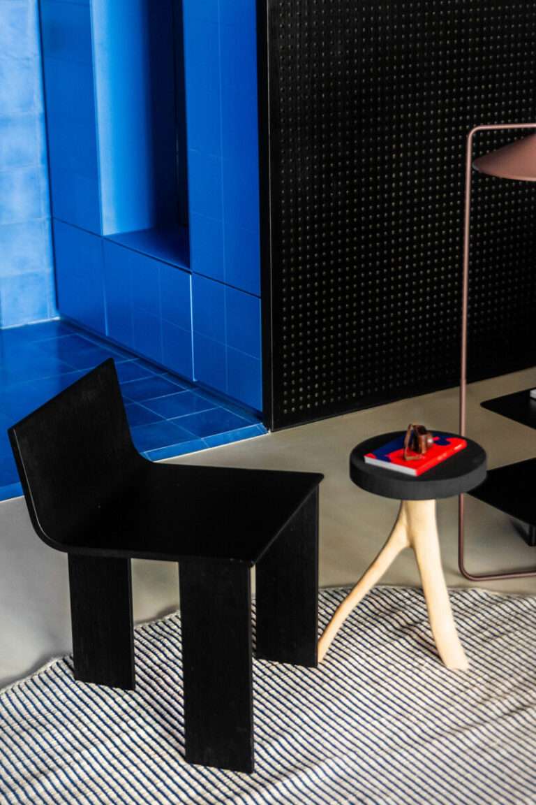 FM Apartment in Brazil Pairs Industrial Design With Vibrant Hues