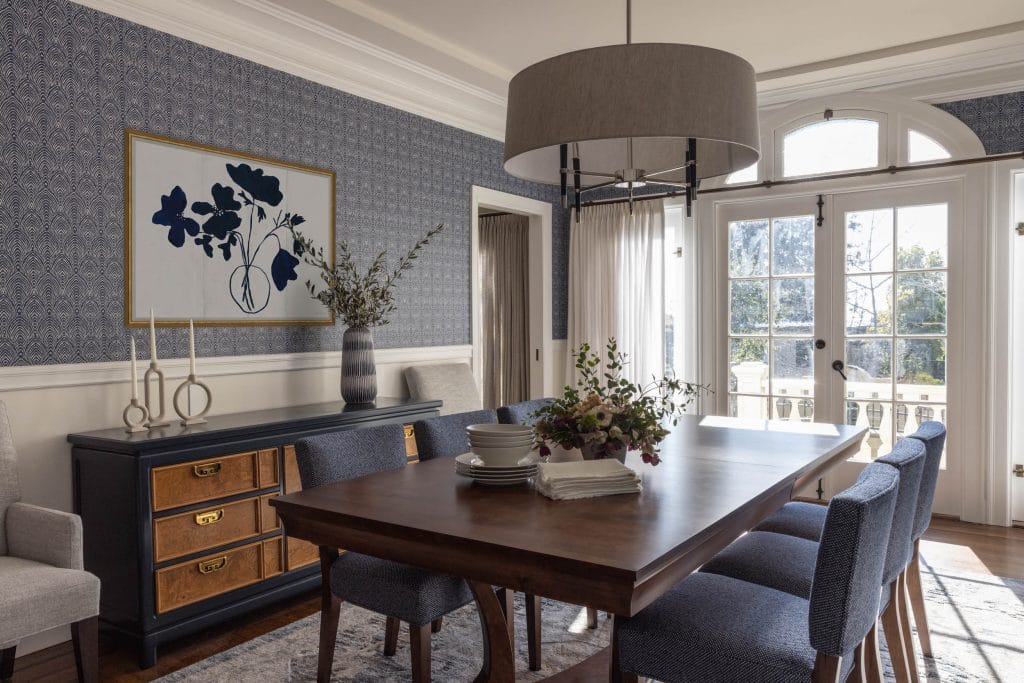 Transitional dining room by DECORILLA designer, Dana F. 
