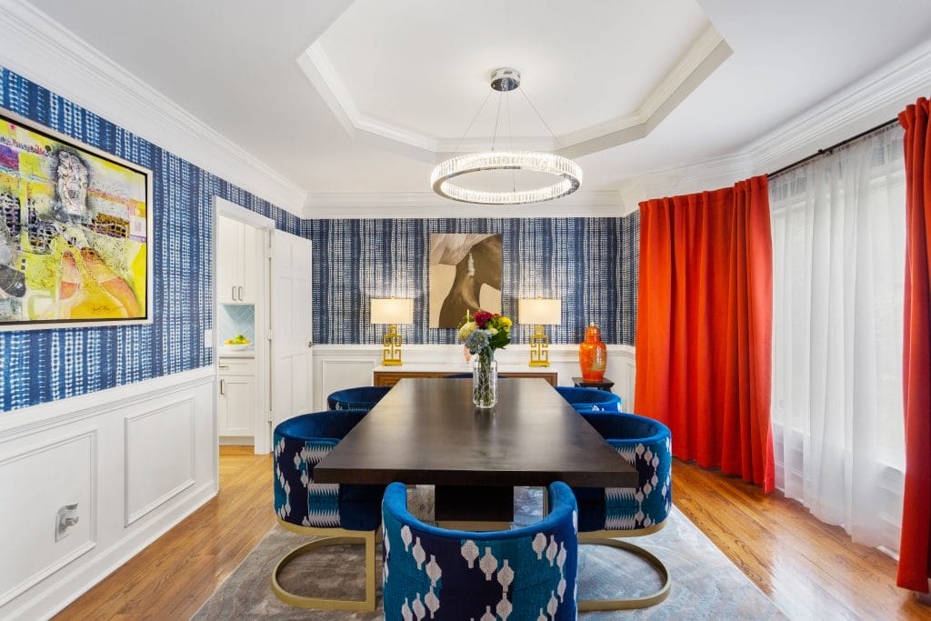 Eclectic formal dining room decor by DECORILLA designer, Sierra G.