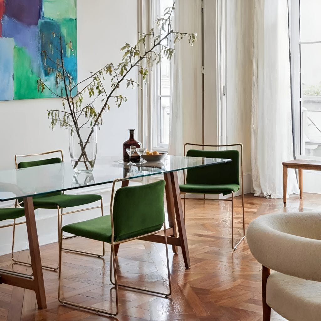 French spirit in a chic interior by Decorilla designer, Federica P.