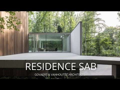 Glass and Concrete in Balance | Residence SAB
