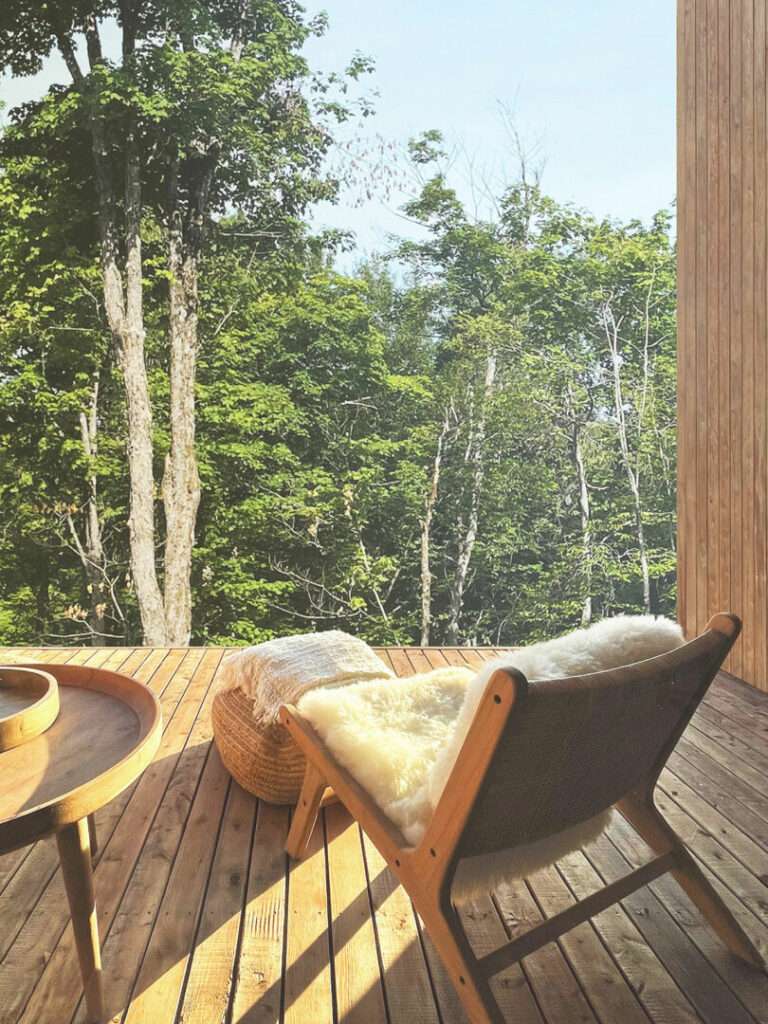 La Cadrée Perchée Is a Mountain Home That Interacts With Nature