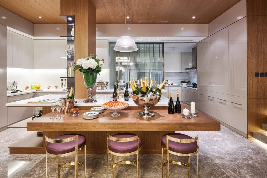 Contemporary cashmere gloss kitchen by DECORILLA designer, Amelia R.