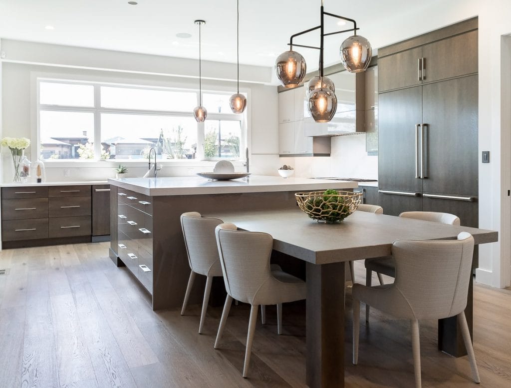 Lighting trends 2026 in a kitchen by Decorilla designer Pria R. 